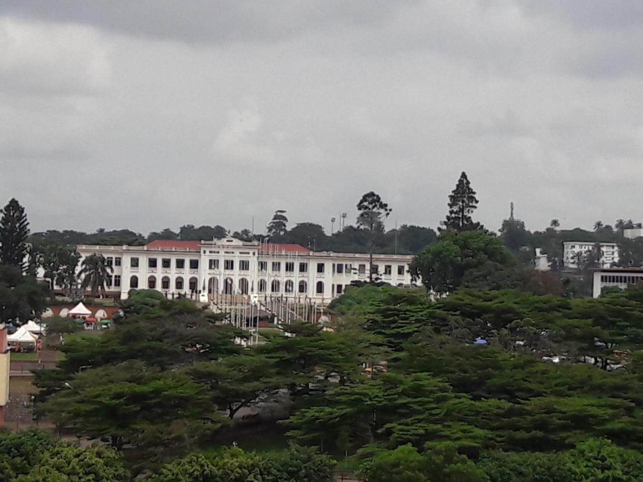Djeug'Appart Hotel Yaoundé Exterior foto